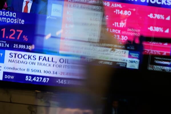 Wall Street Logs Worst Week Since June as AI Selloff Deepens and Oil Jumps