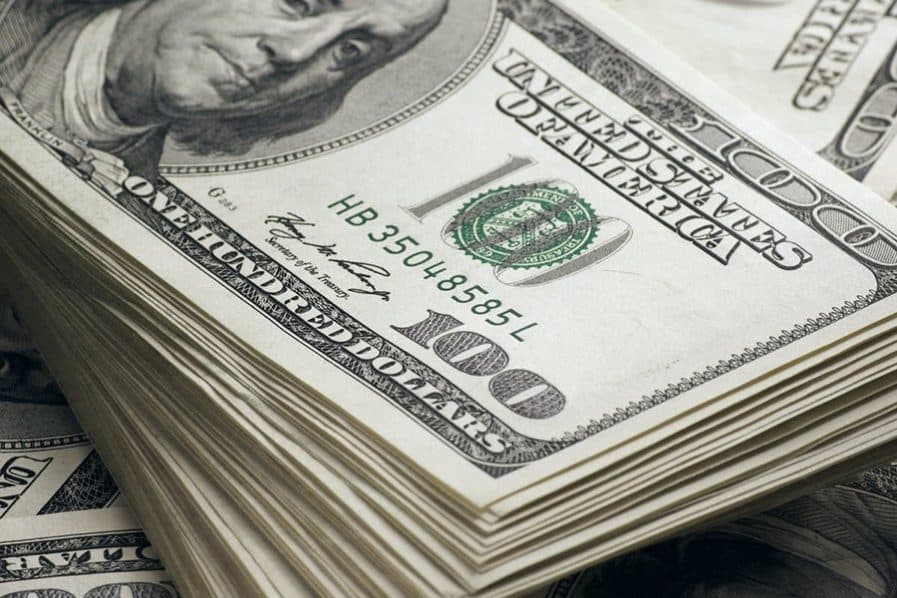Nigeria's Dollar Trading Slumps 22% to $2.62 Billion as Forward Deals Plunge