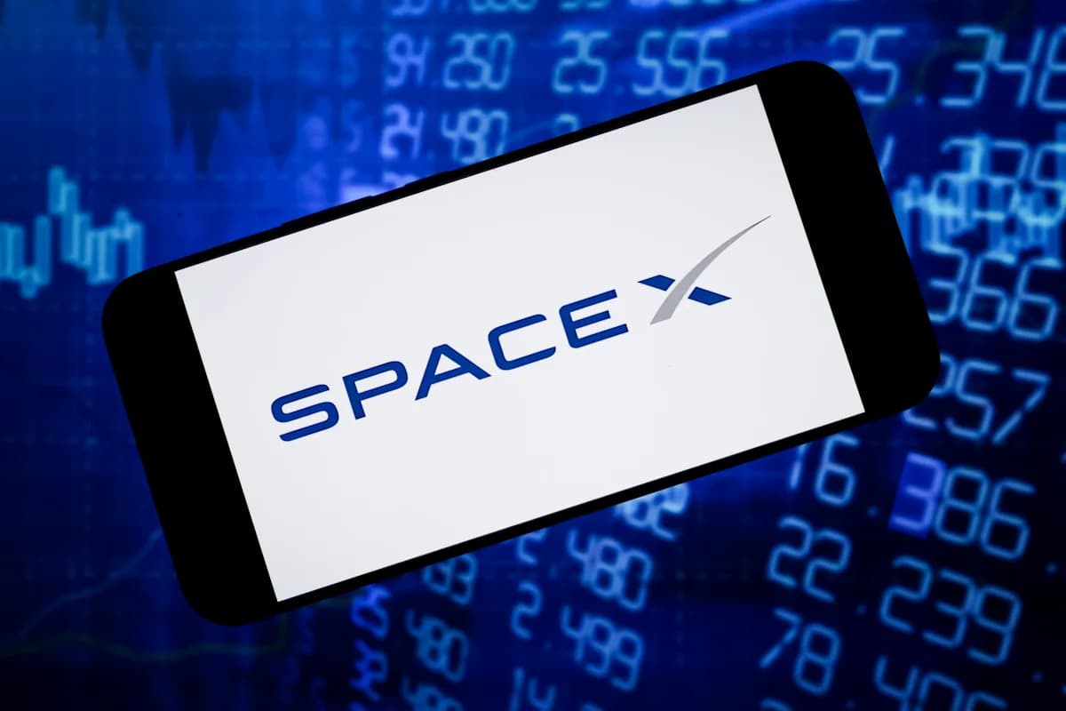US equities close higher October 21 as tech leads, SpaceX surges on strong revenue