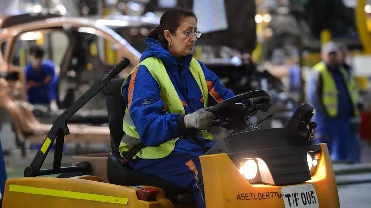 US net job gains slow sharply as business expansion weakens