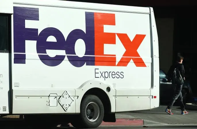 FedEx lifts outlook as parcel gains offset investment-related earnings hit