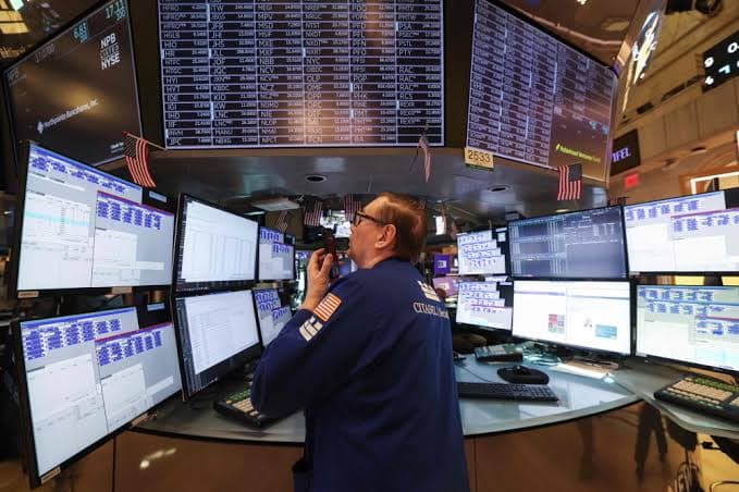US crude stocks fall 1.9m barrels as gasoline inventories rise